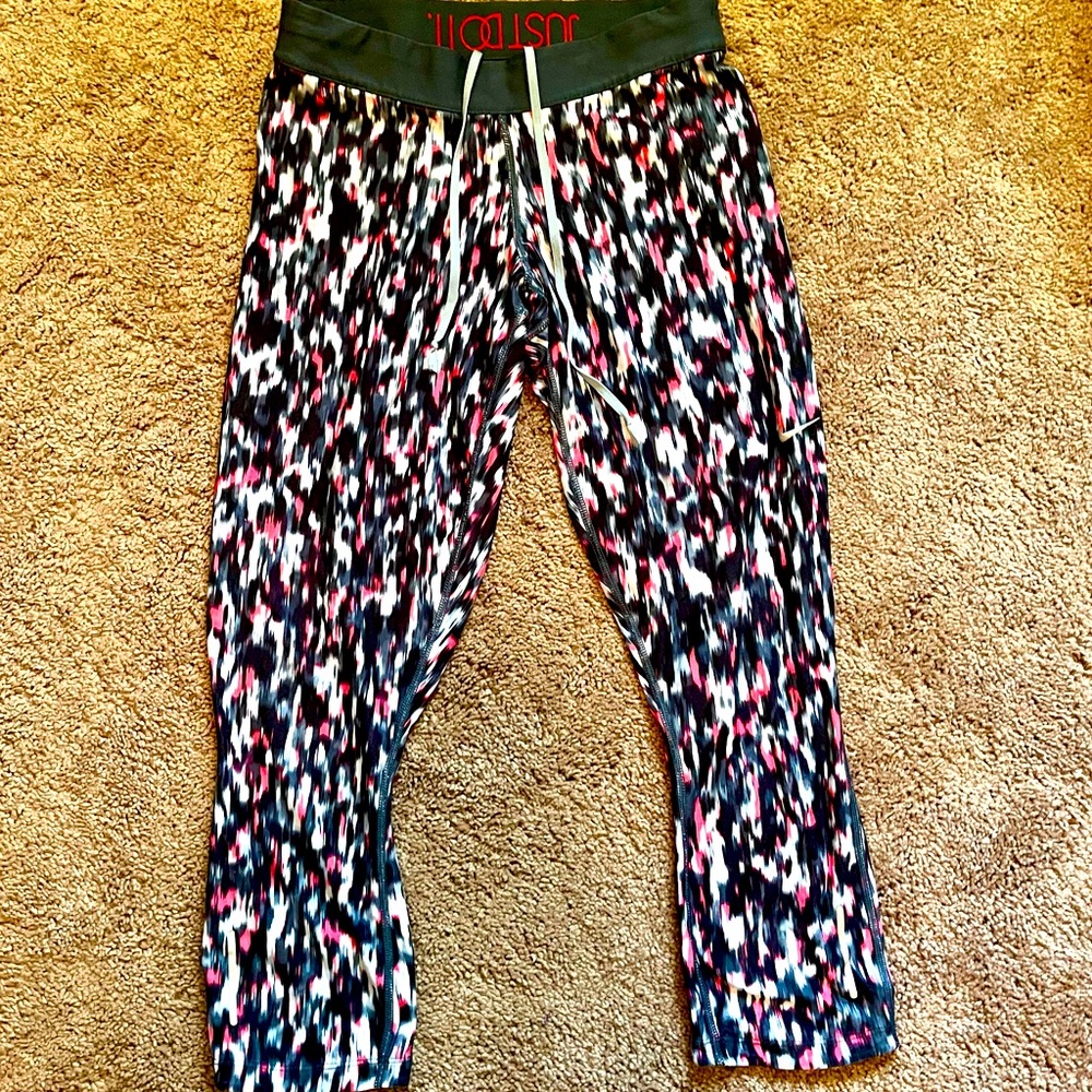 Women’s Nike crop legging- work out wear